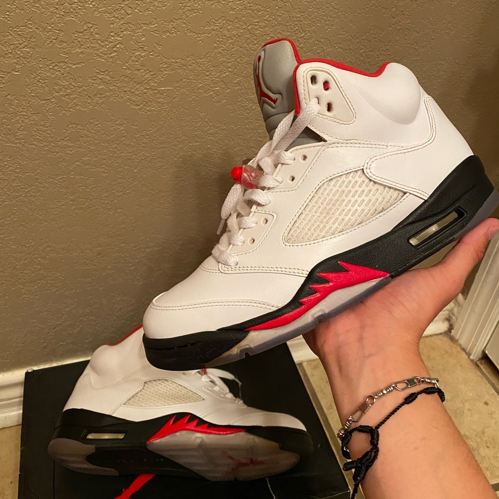 Jordan Retro Fire Red 5 - Picture 9 of 10